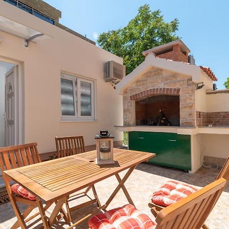 Small Private House With A Terrace In Trogir Apartment Luaran gambar