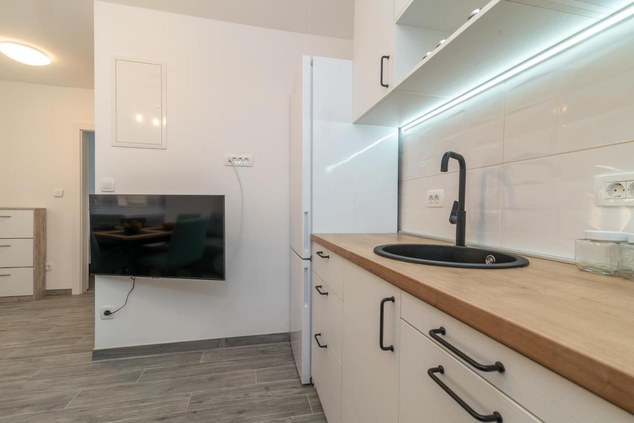 Small Private House With A Terrace In Trogir Apartment Luaran gambar