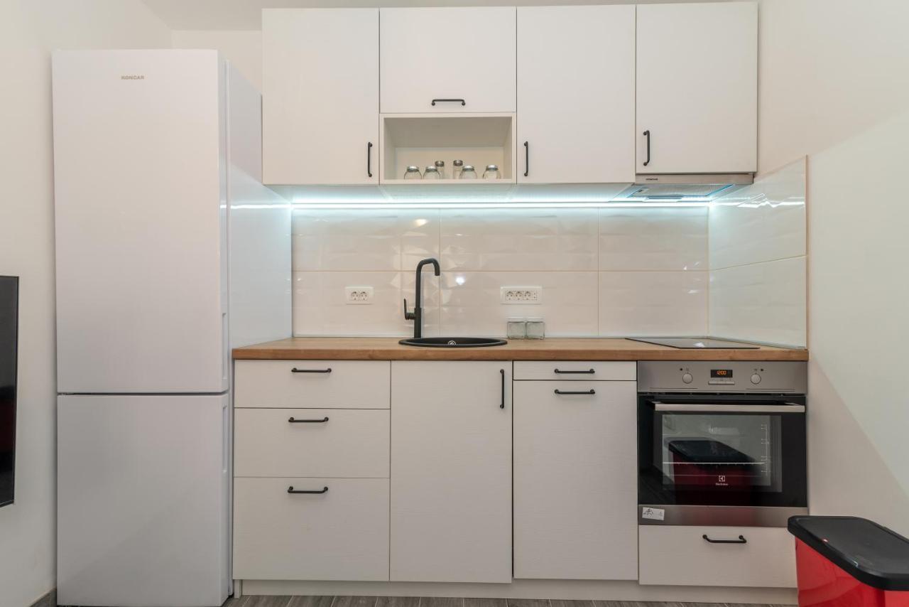 Small Private House With A Terrace In Trogir Apartment Luaran gambar