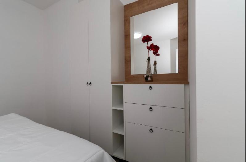 Small Private House With A Terrace In Trogir Apartment Luaran gambar